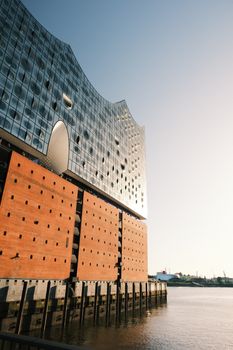 Sonnenuntergang & Architektur – Prächtiges architektonisches Motiv