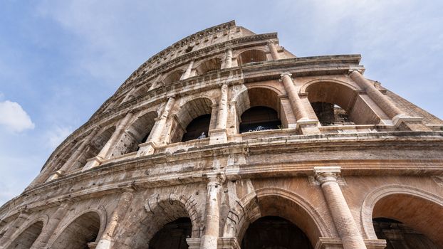 Low angle view of the iconic Colosseum in Rome under a clear sky., free online jigsaw puzzle on JigsawPuzzlesFreeOnline.org