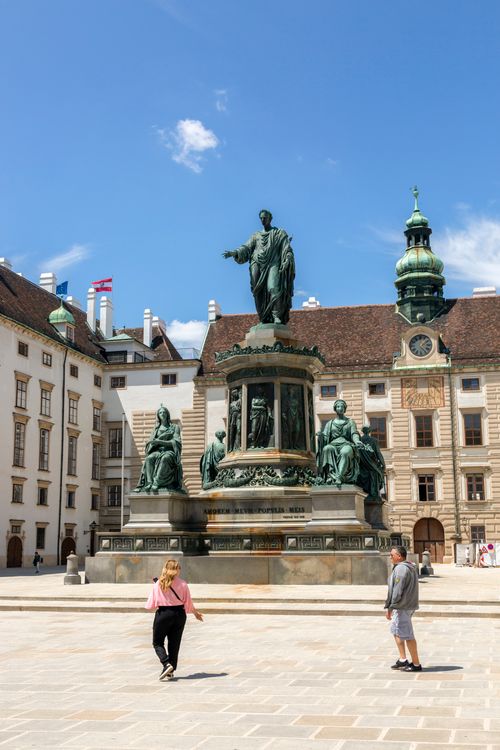 Free The Francis II statue in Vienna's Hofburg Palace courtyard on a sunny day. Stock Photo