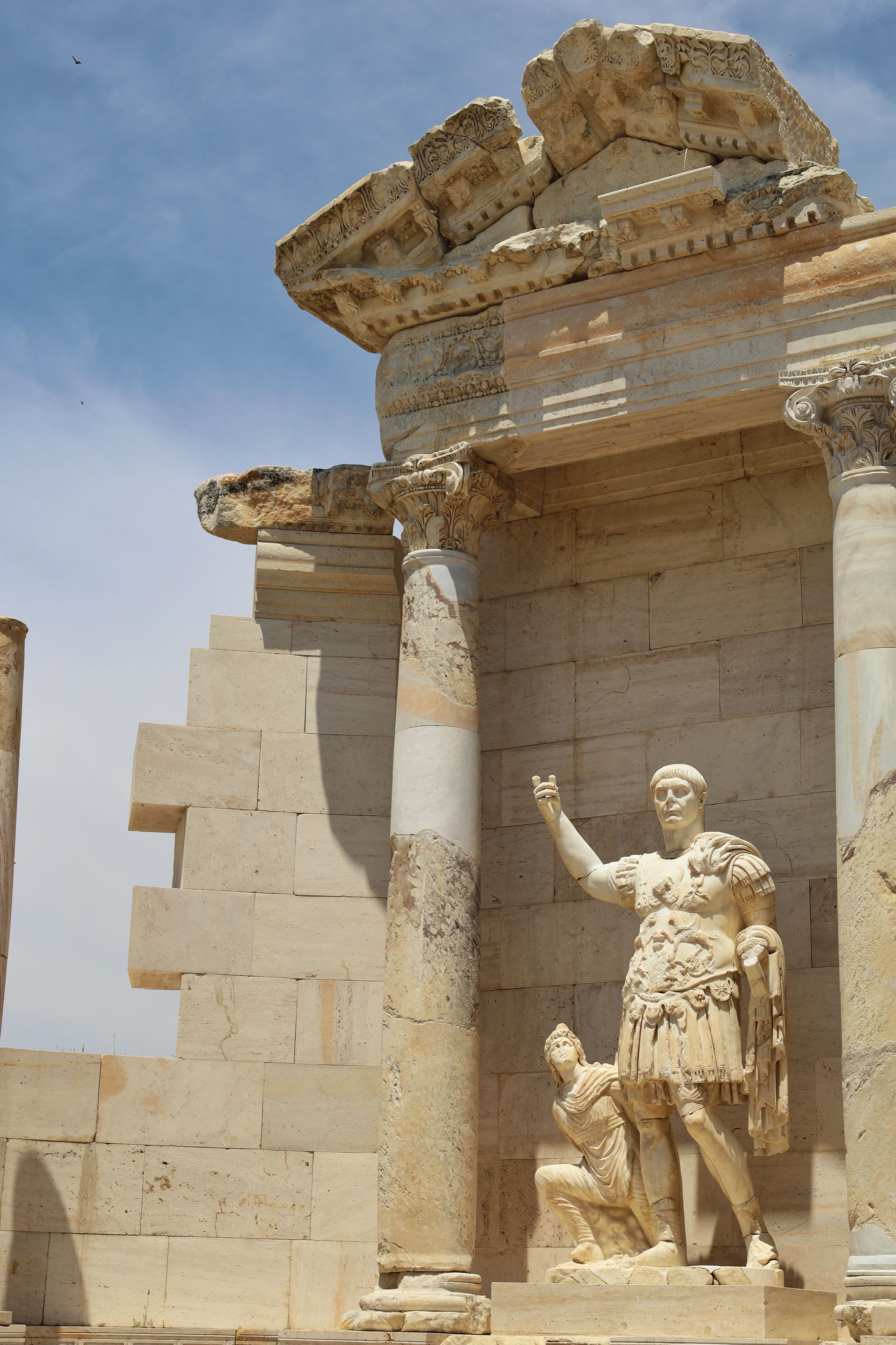 Statue of Marcus Aurelius and ancient columns at Roman ruins in Denizli, Türkiye.