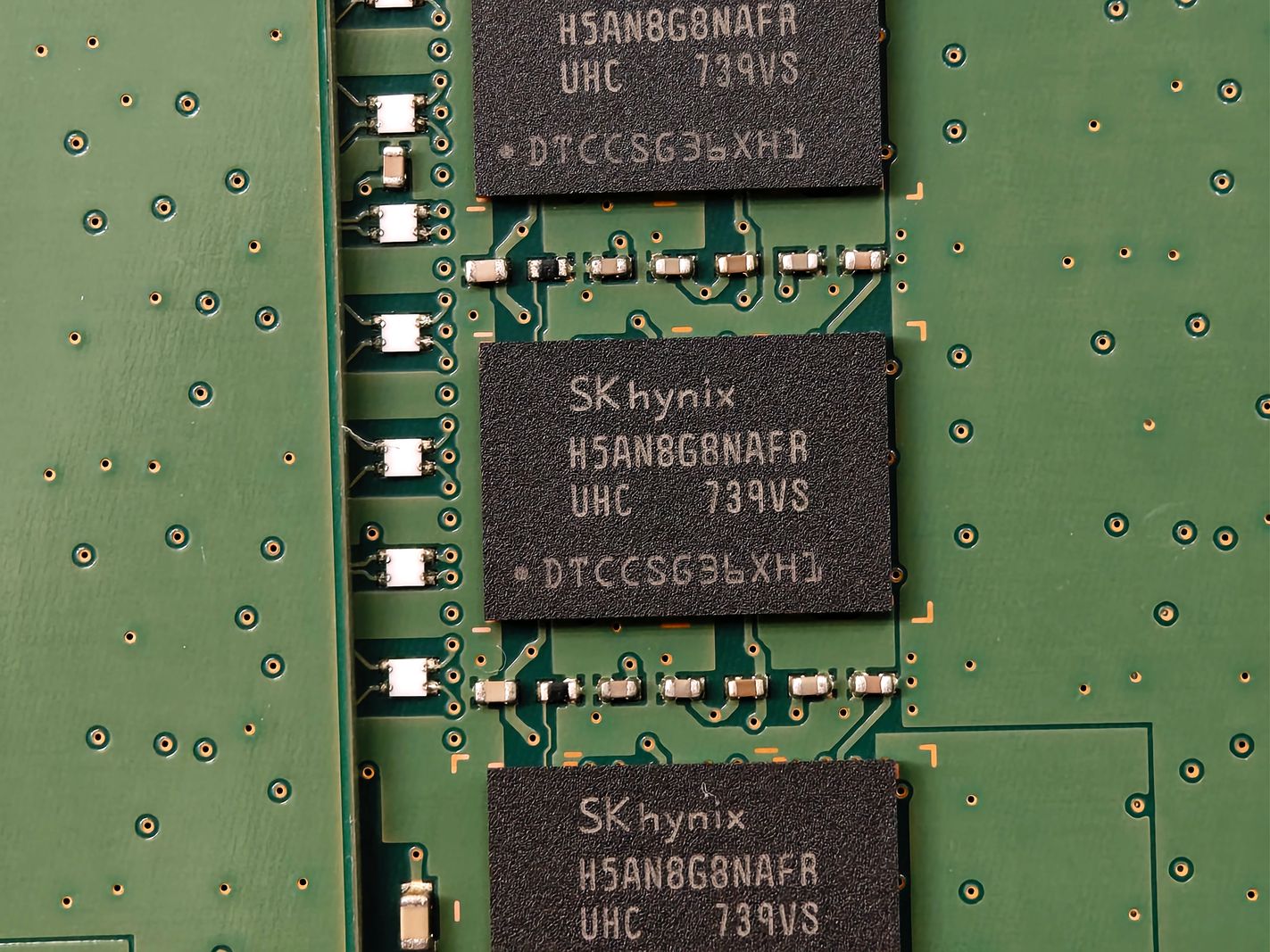 Close-up de um chip de GPU usado em IA