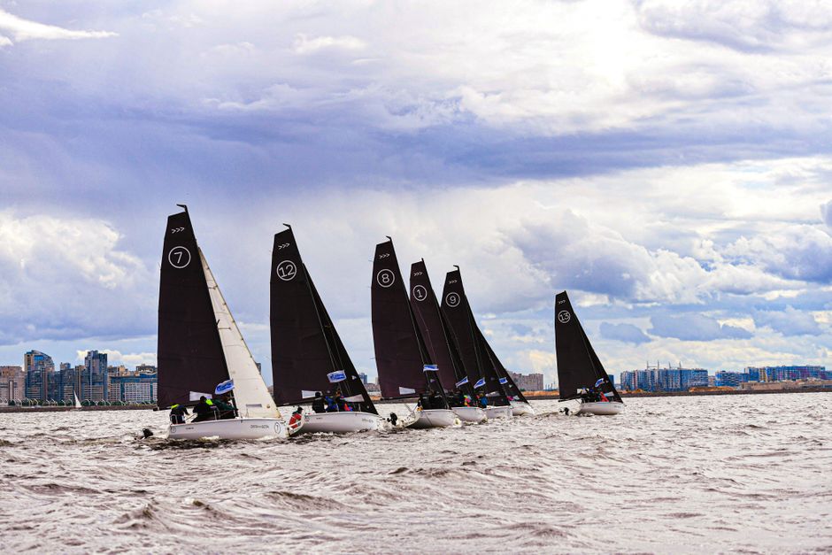 Unforgettable Statue of Liberty and New York City Skyline Sightseeing Cruise Review 2026 - Spectacular view of a yacht race against a city backdrop, showcasing the excitement of competitive sailing.