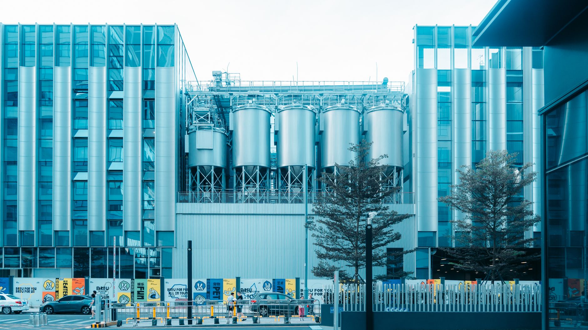 工厂厂区与生产设施实景