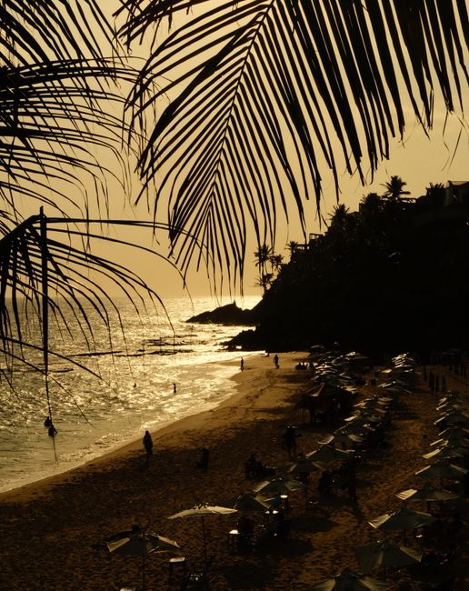 Scenic view of Praia do Porto da Barra at sunset, Bahia's picturesque beachfront.