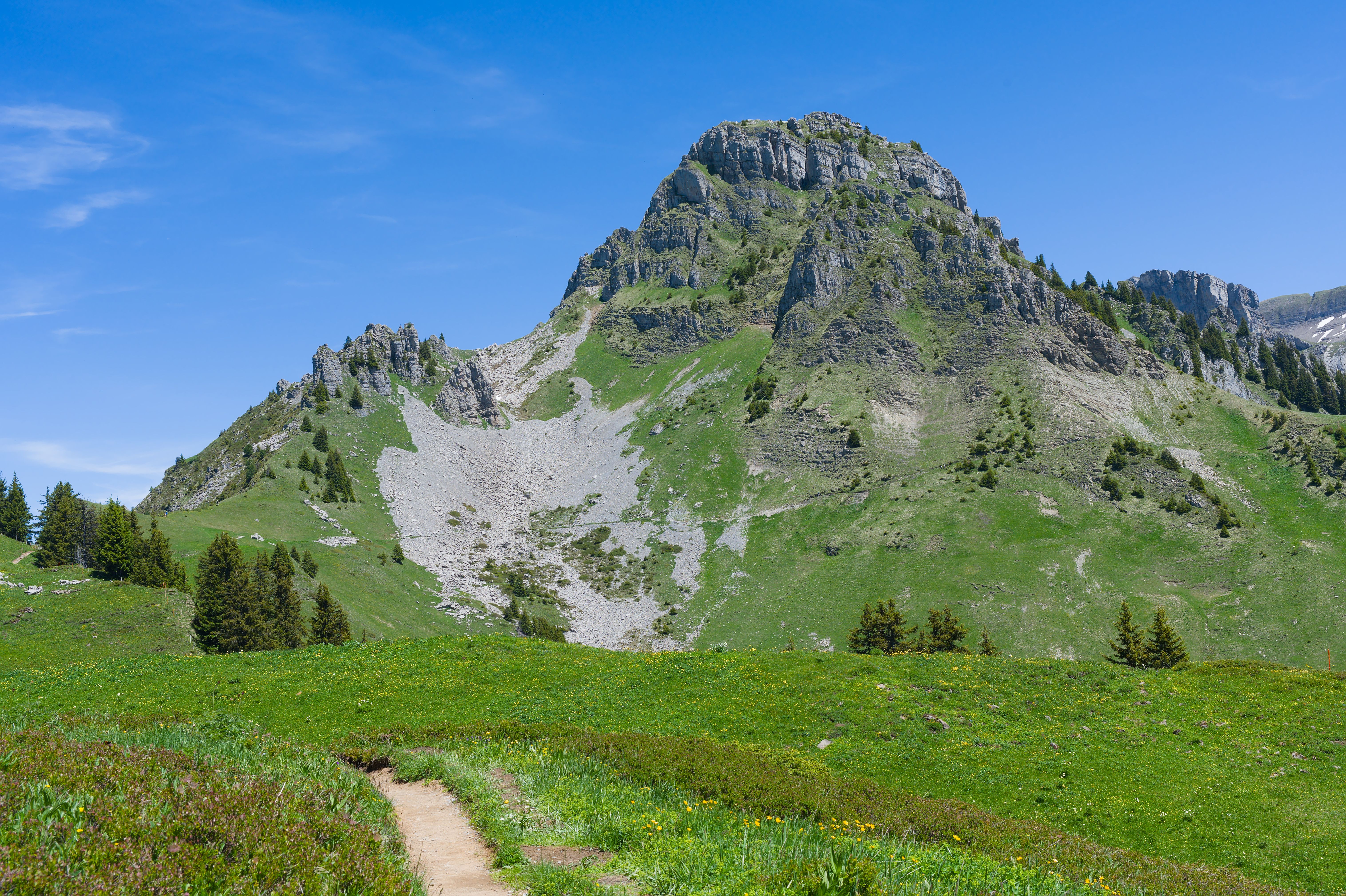 camps multi-aventures en montagne