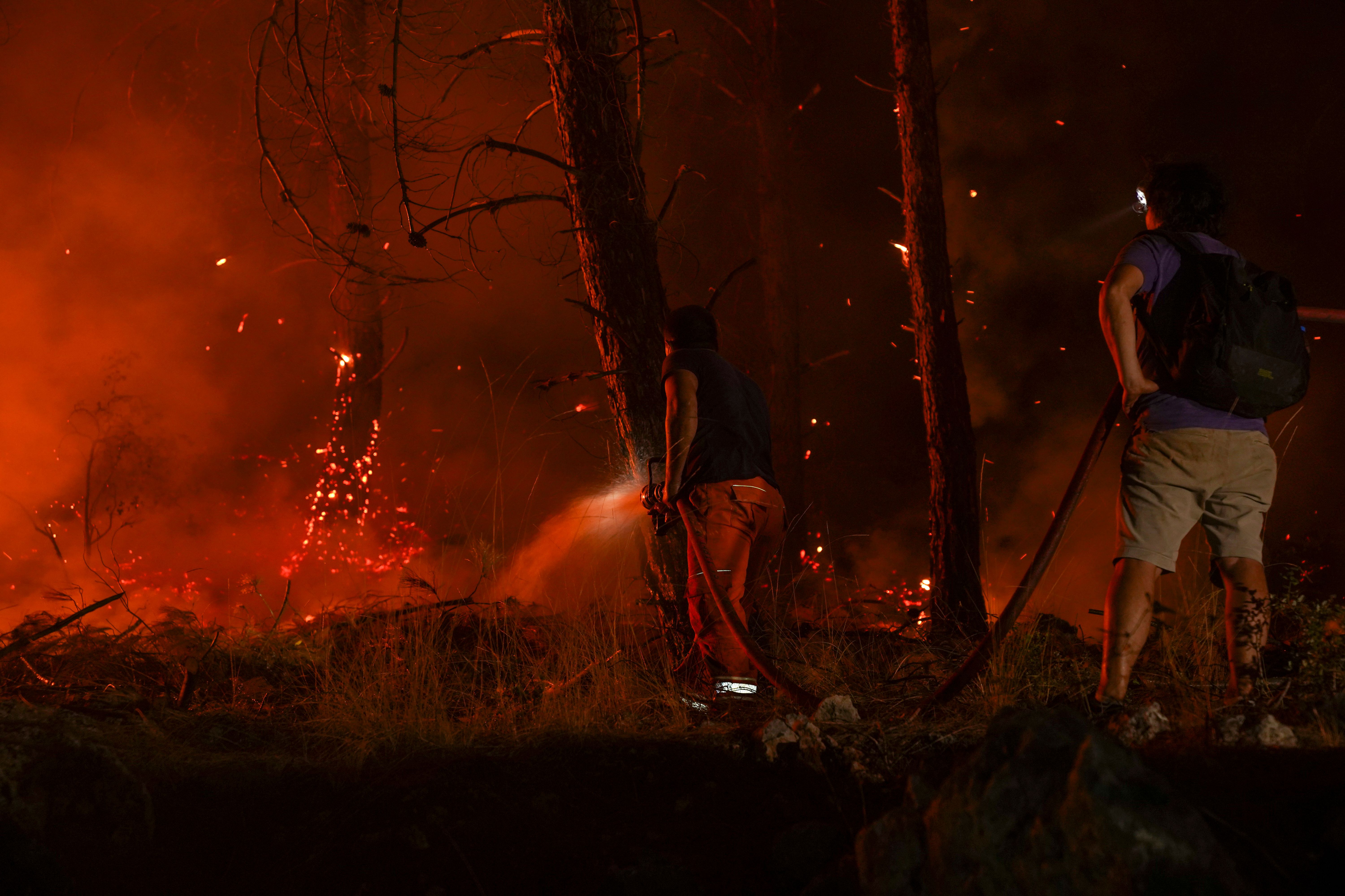 Casal britânico resgatado após incêndio florestal na Espanha