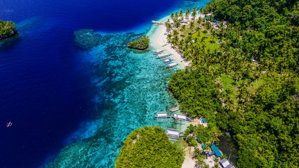 Return flights to the Philippines from Barcelona starting from €442