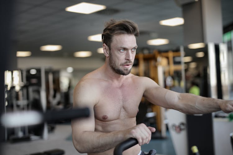 Sportsman With Strong Torso Training In Gym