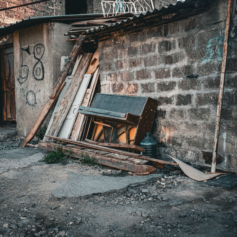 Belhus — belongings being loaded for transport to storage