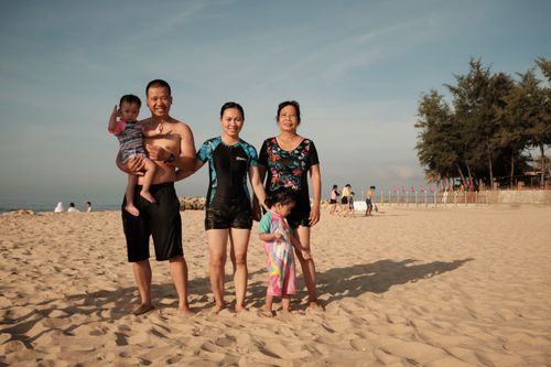 Free Family enjoying quality time on a sunny beach, creating lasting memories. Stock Photo