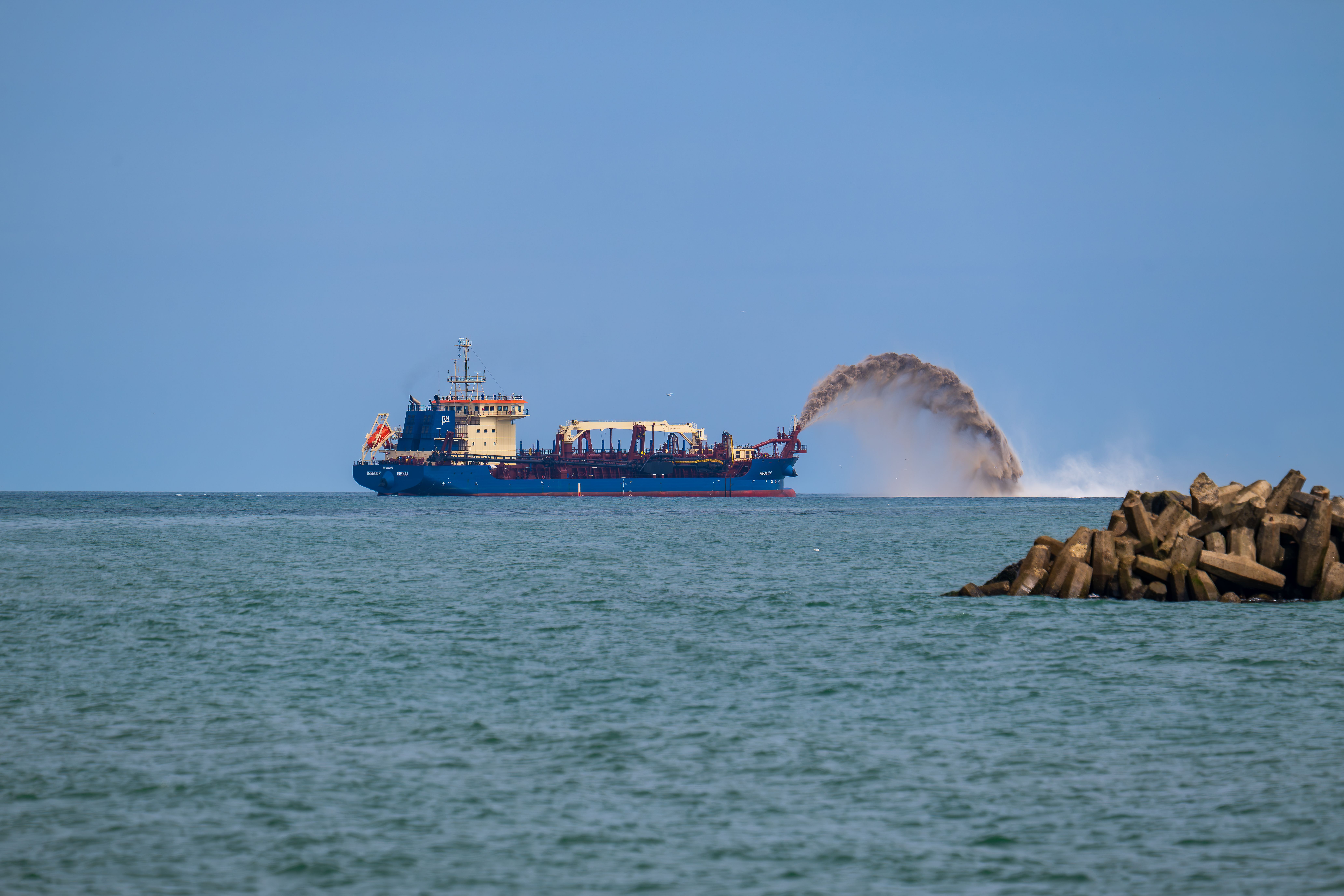How minesweeping in the Strait of Hormuz works: A visual guide
