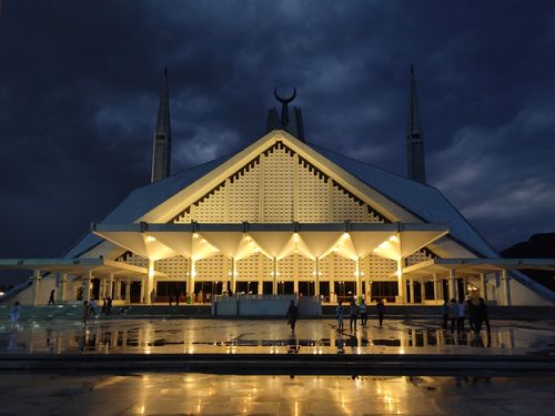 Free Stunning view of Faisal Mosque during blue hour in Islamabad with wet marble reflections. Stock Photo