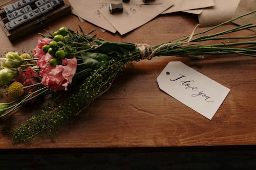 Kostnadsfri bild av anteckning, blommor, bokstavsnycklar
