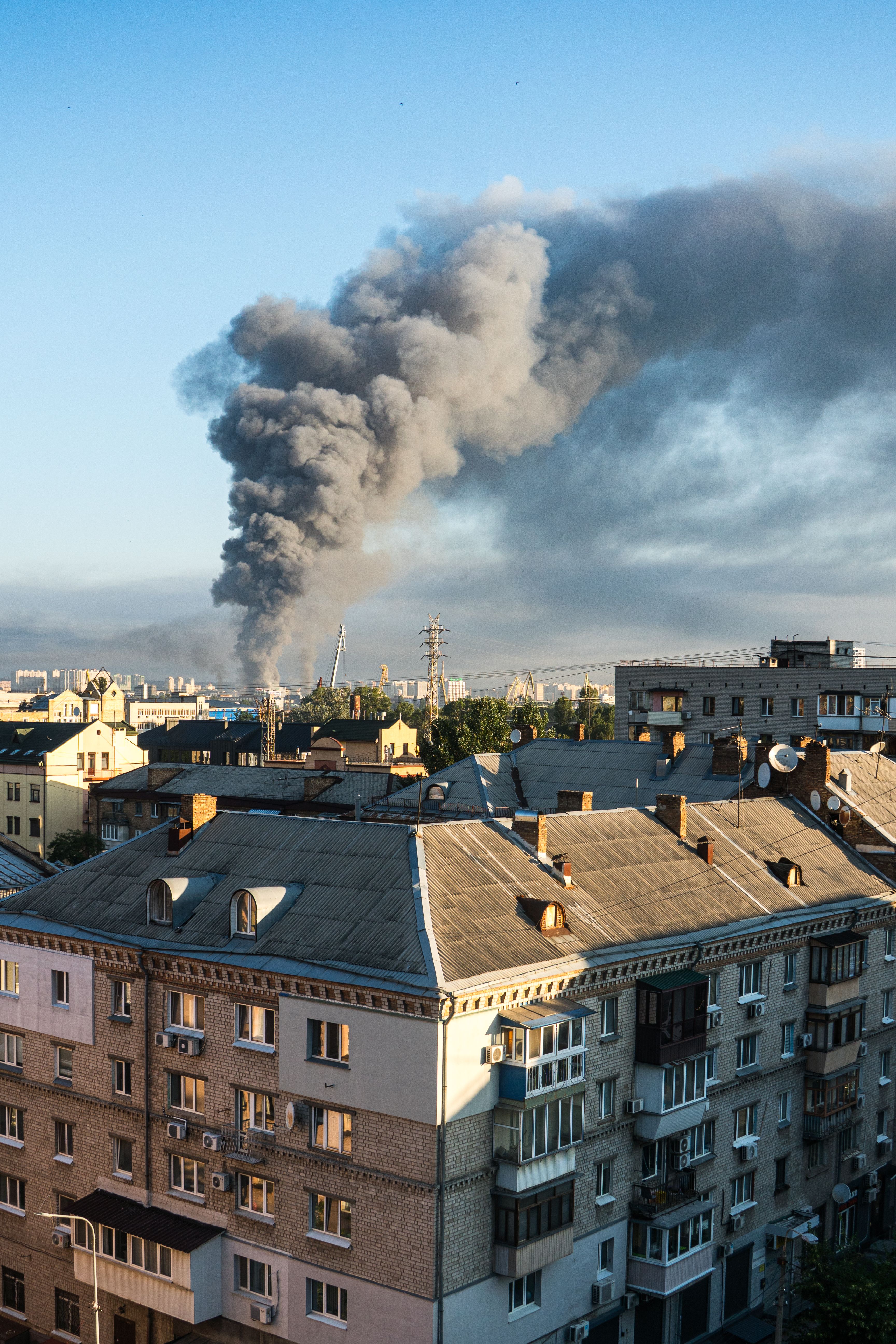 Russian Strikes Kill Five Civilians as Ukraine Intensifies Attacks on Oil Infrastructure