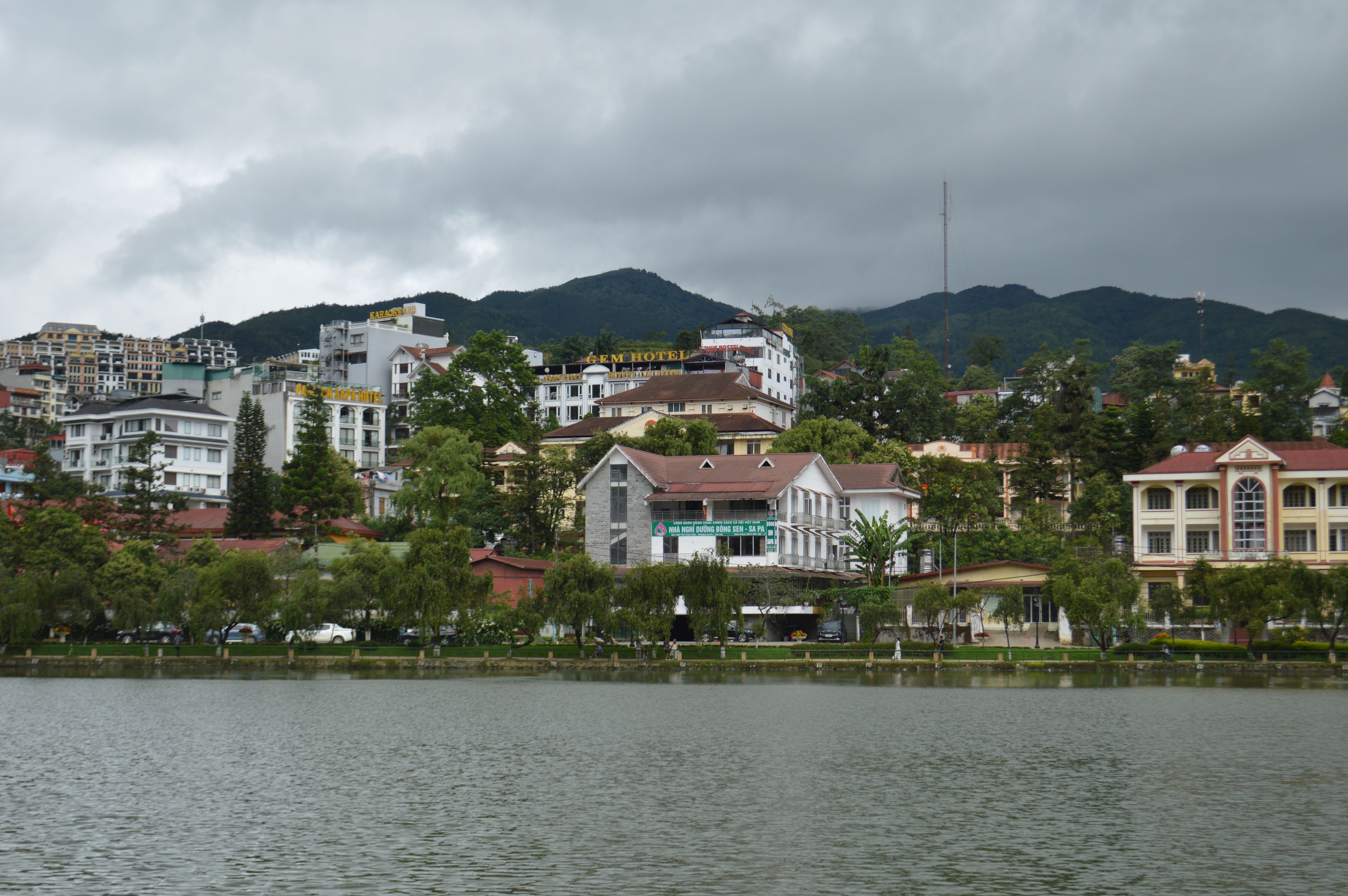 Picturesque urban scene with buildings and mountains in the background.