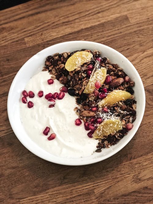 Free A nutritious breakfast bowl with yogurt, granola, pomegranate, and oranges. Stock Photo