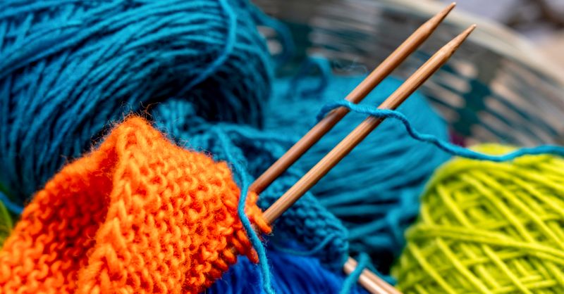 Combien de mailles et de pelotes pour tricoter une écharpe ?