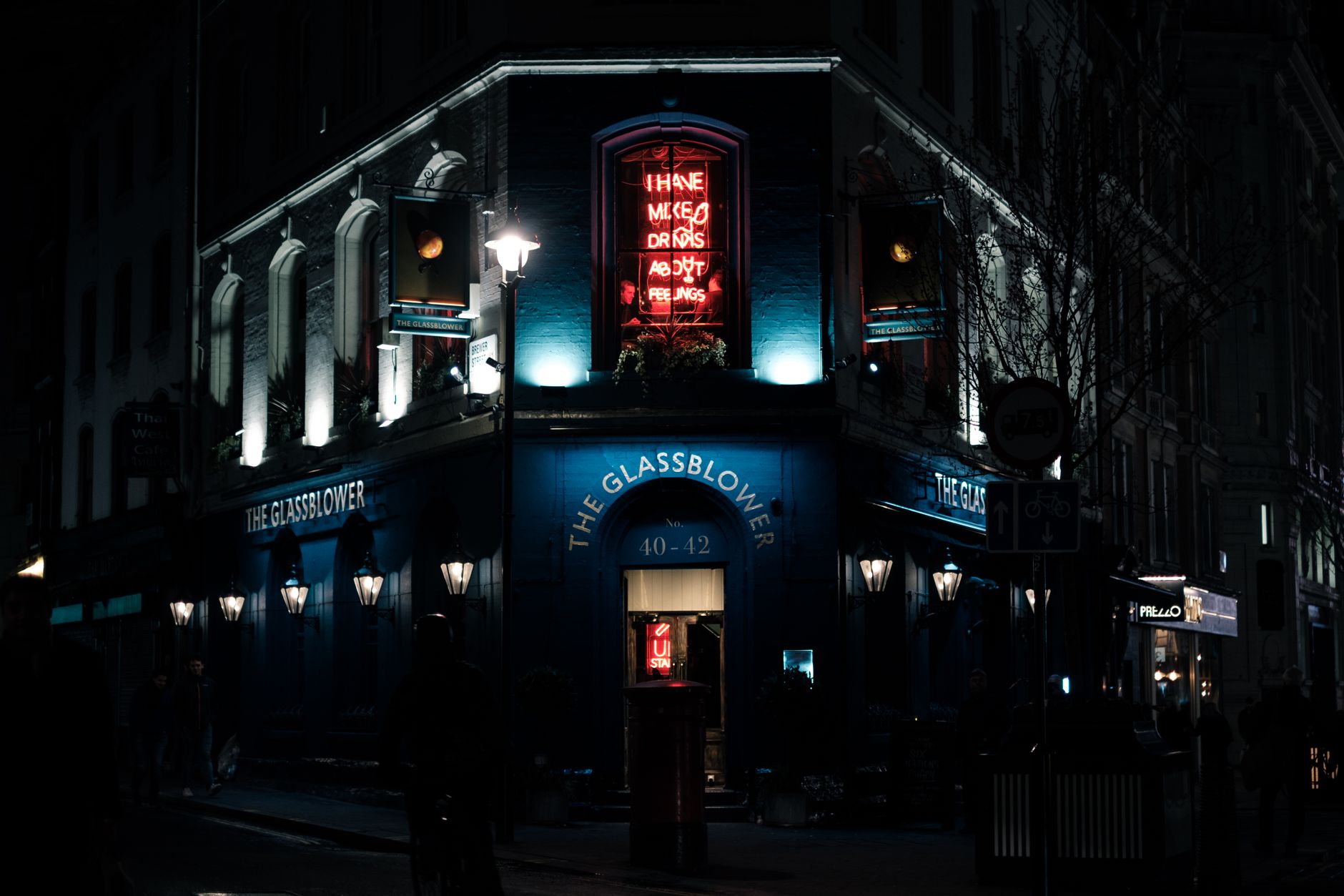 Londra'da bir pub'ın dışarıdan görünümü