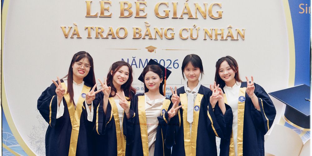 Học Sinh amp;quot;Con Nhà Người Taamp;quot;: Thành Tích Ấn Tượng Từ Lớp 12B1, Trường Lê Thánh Tông