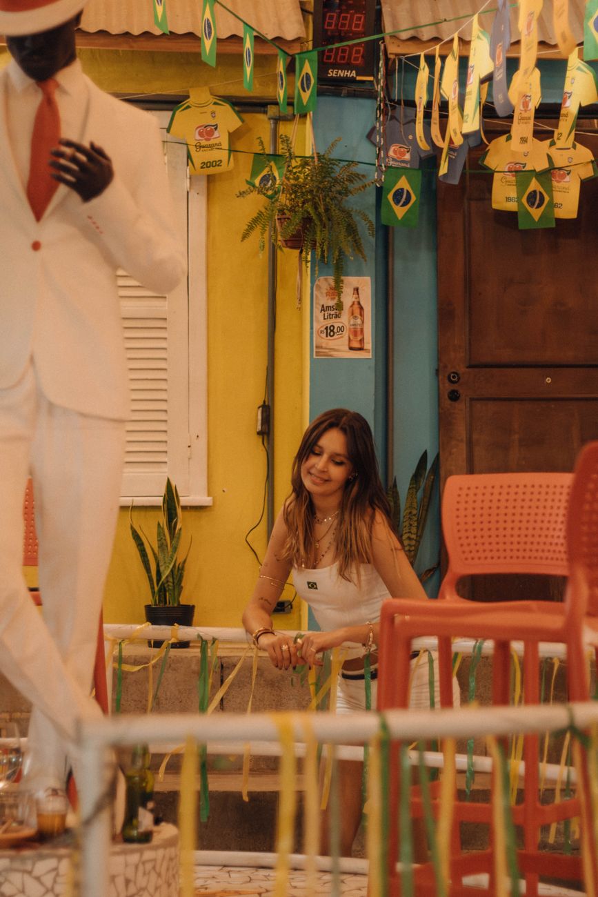 Maya Massafera troca o loiro pelo moreno iluminado; veja como a cor mudou o visual