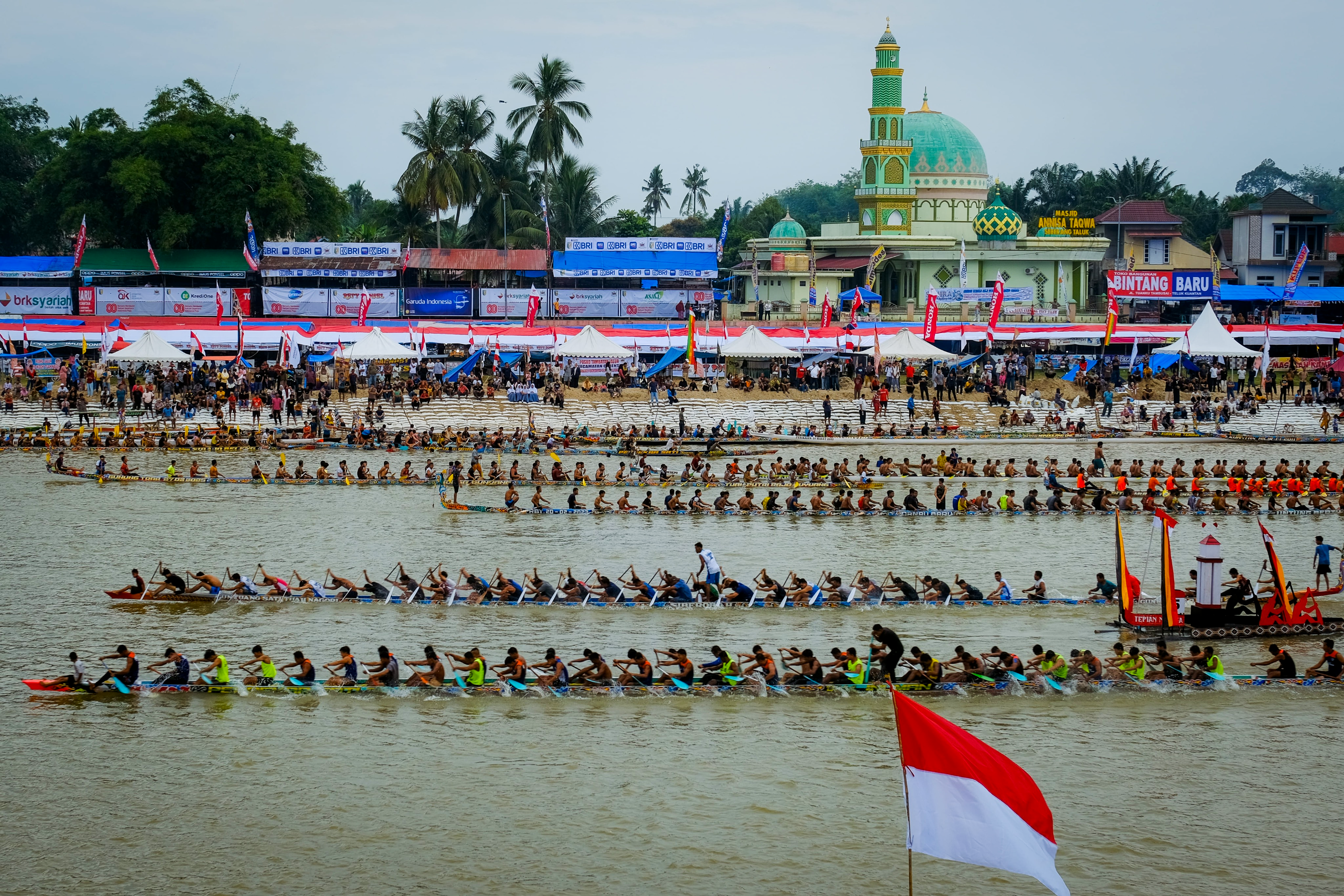 Meriahnya Festival Sungai Indragiri: Ajang Budaya dan Ekonomi Masyarakat Tembilahan
