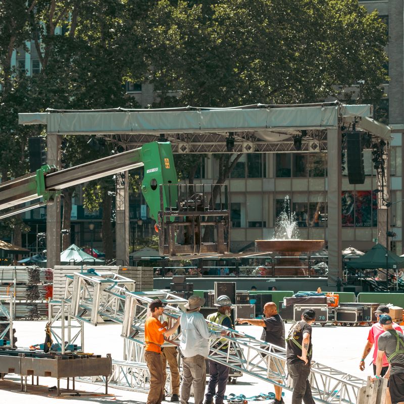 Sahne truss ve tribün sistemi kurulumu