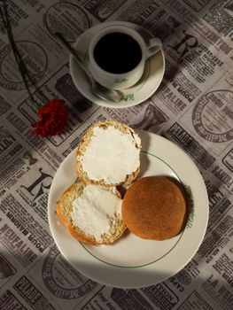 Mexican sweet bread with cream and coffee served in a cozy setting.