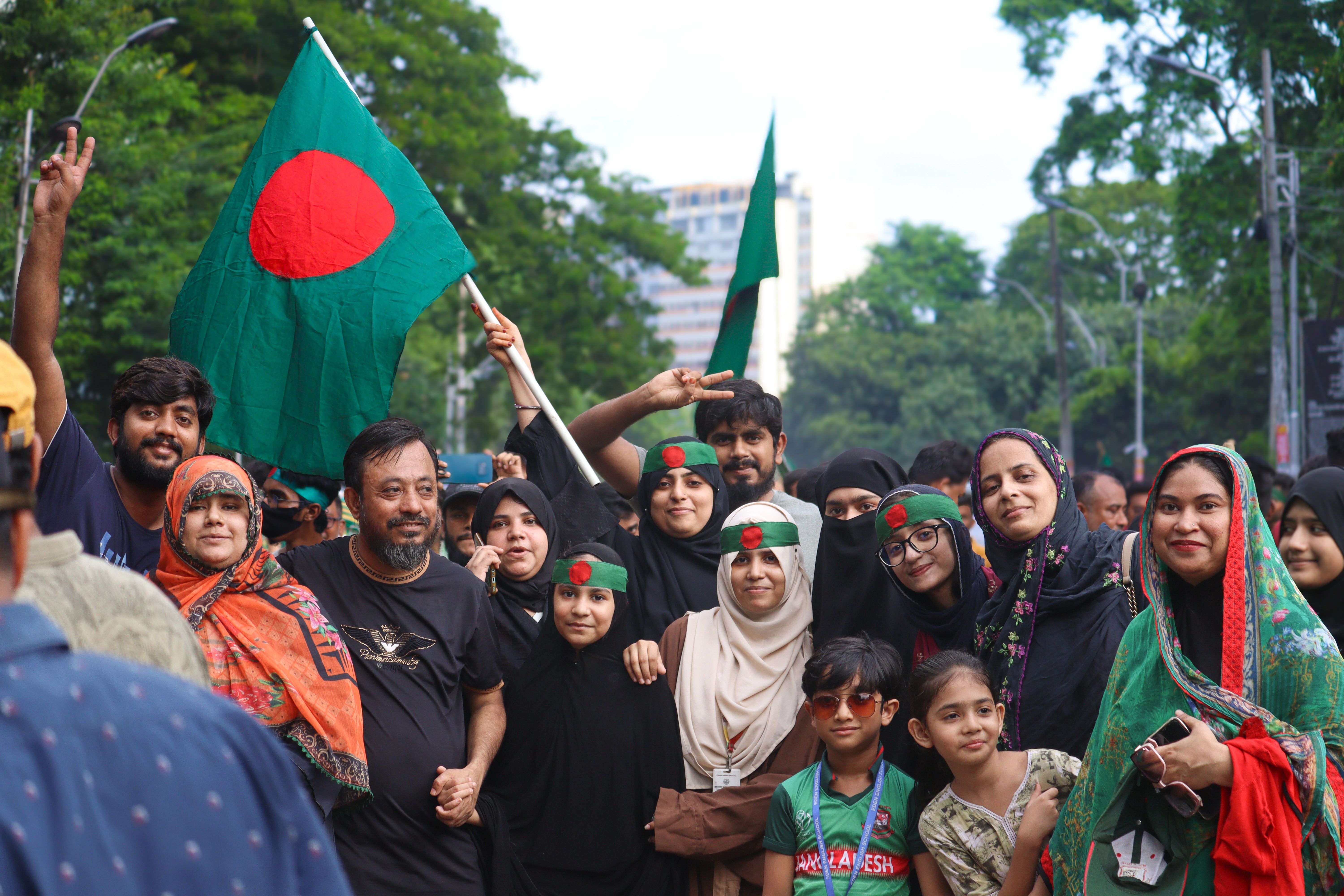 ঐক্য ও নেতৃত্বকে কেন্দ্র করে বাংলাদেশের পতাকার পটভূমি