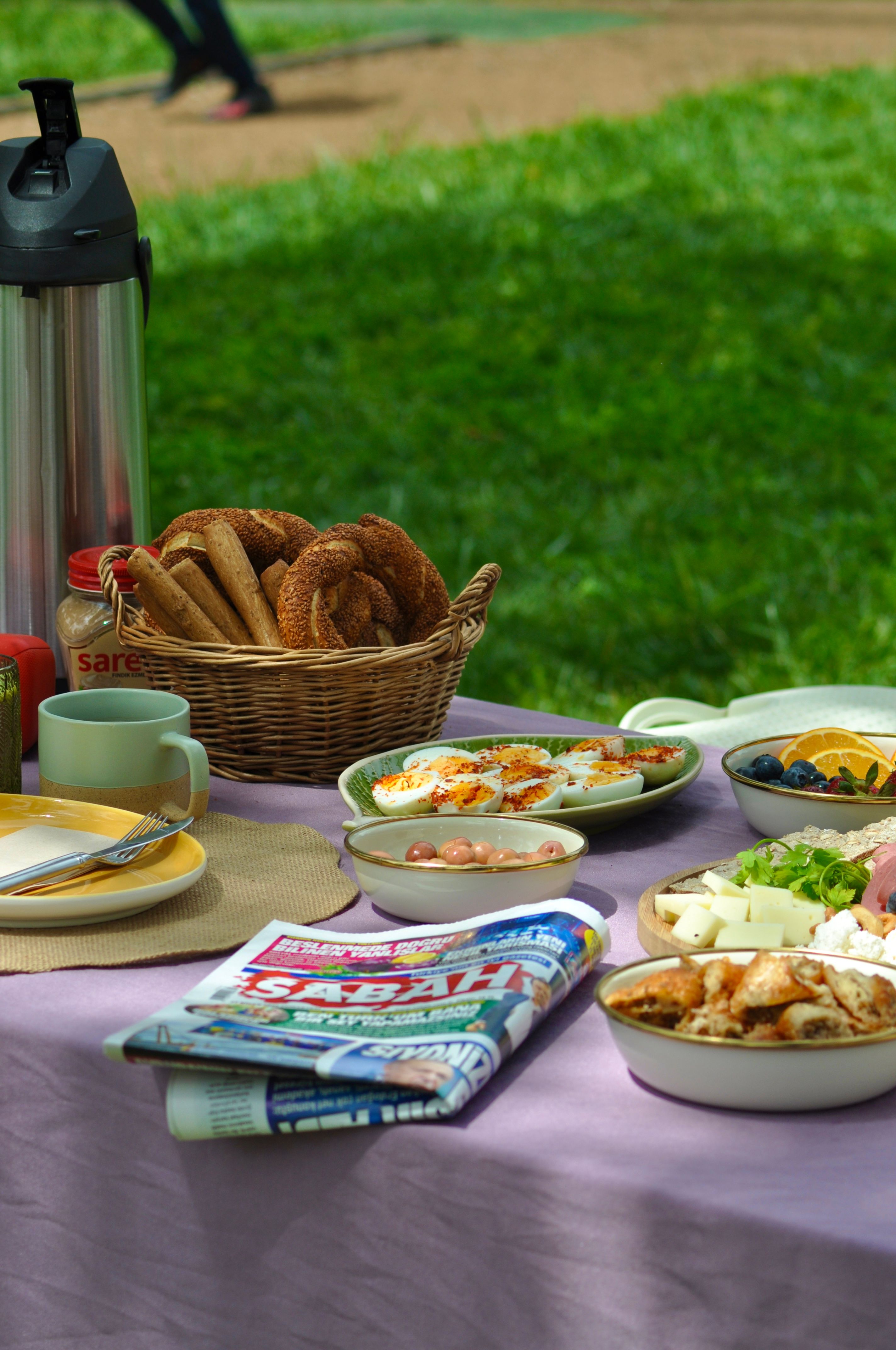 7 formas de hacer que una mesa de picnic luzca irresistible — empieza con una estrella clara