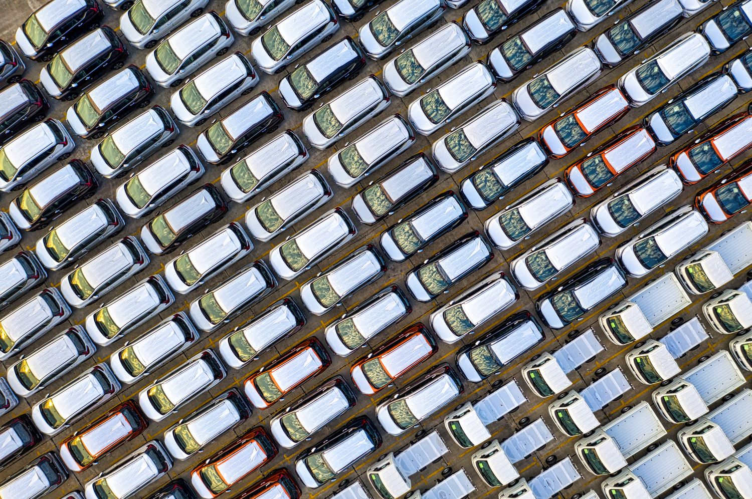 Rows Of Cars Photos, Download The BEST Free Rows Of Cars Stock Photos ...