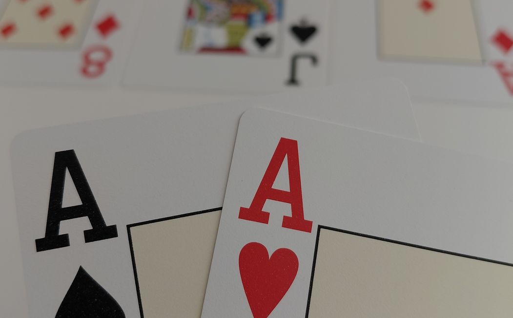 Online Casino: Spielautomaten und Live-Spiele im Überblick