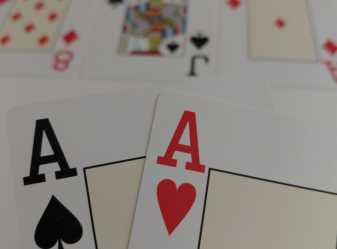 Online Casino: Spielautomaten und Live-Spiele im Überblick