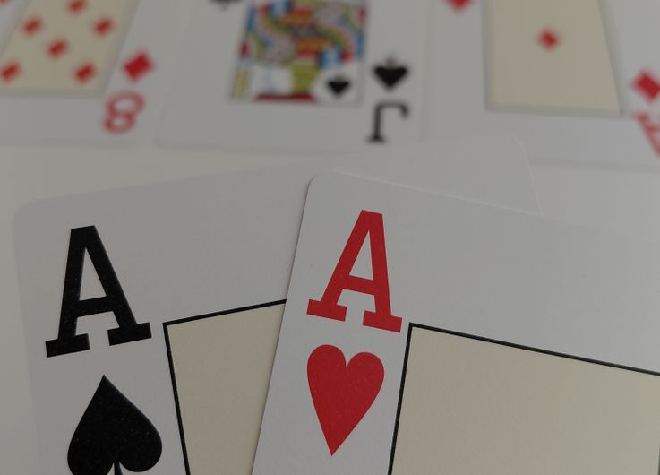 Online Casino: Spielautomaten und Live-Spiele im Überblick