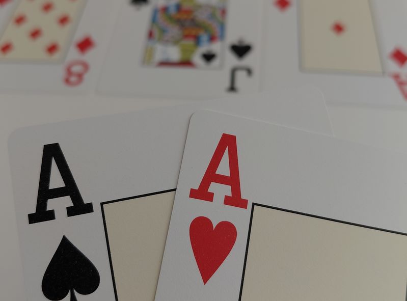 Online Casino: Spielautomaten und Live-Spiele im Überblick