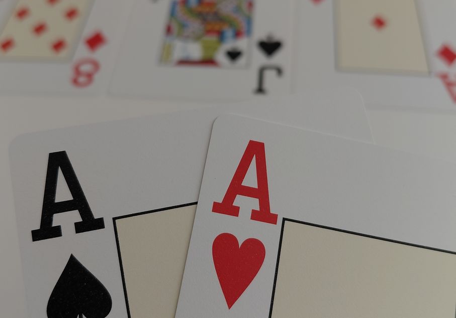Online Casino: Spielautomaten und Live-Spiele im Überblick