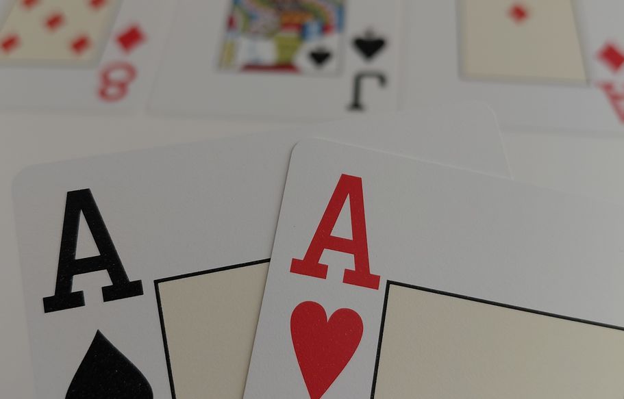 Online Casino: Spielautomaten und Live-Spiele im Überblick