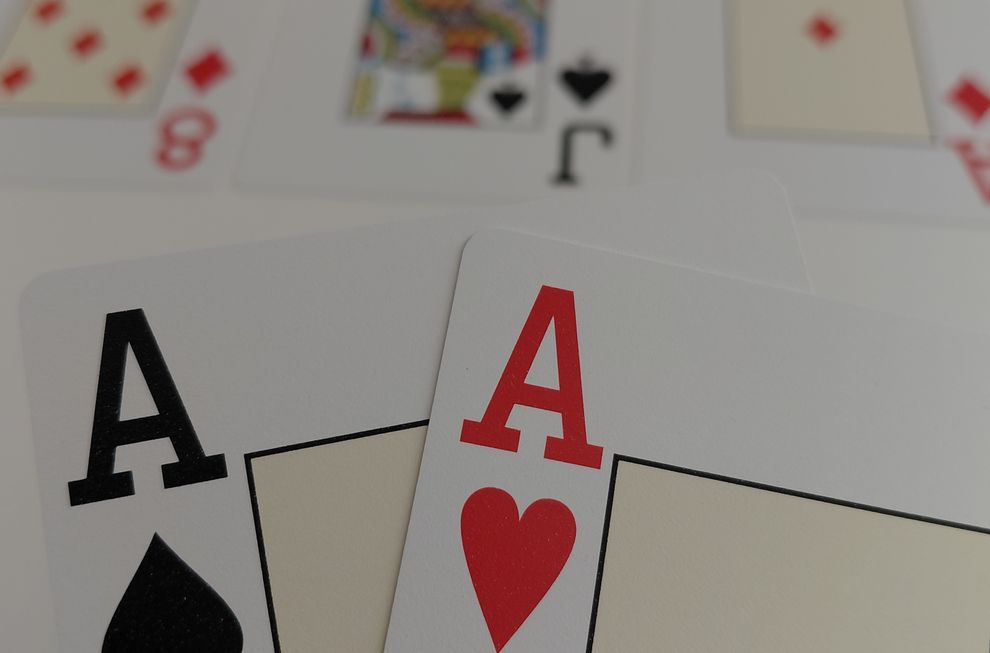 Online Casino: Spielautomaten und Live-Spiele im Überblick