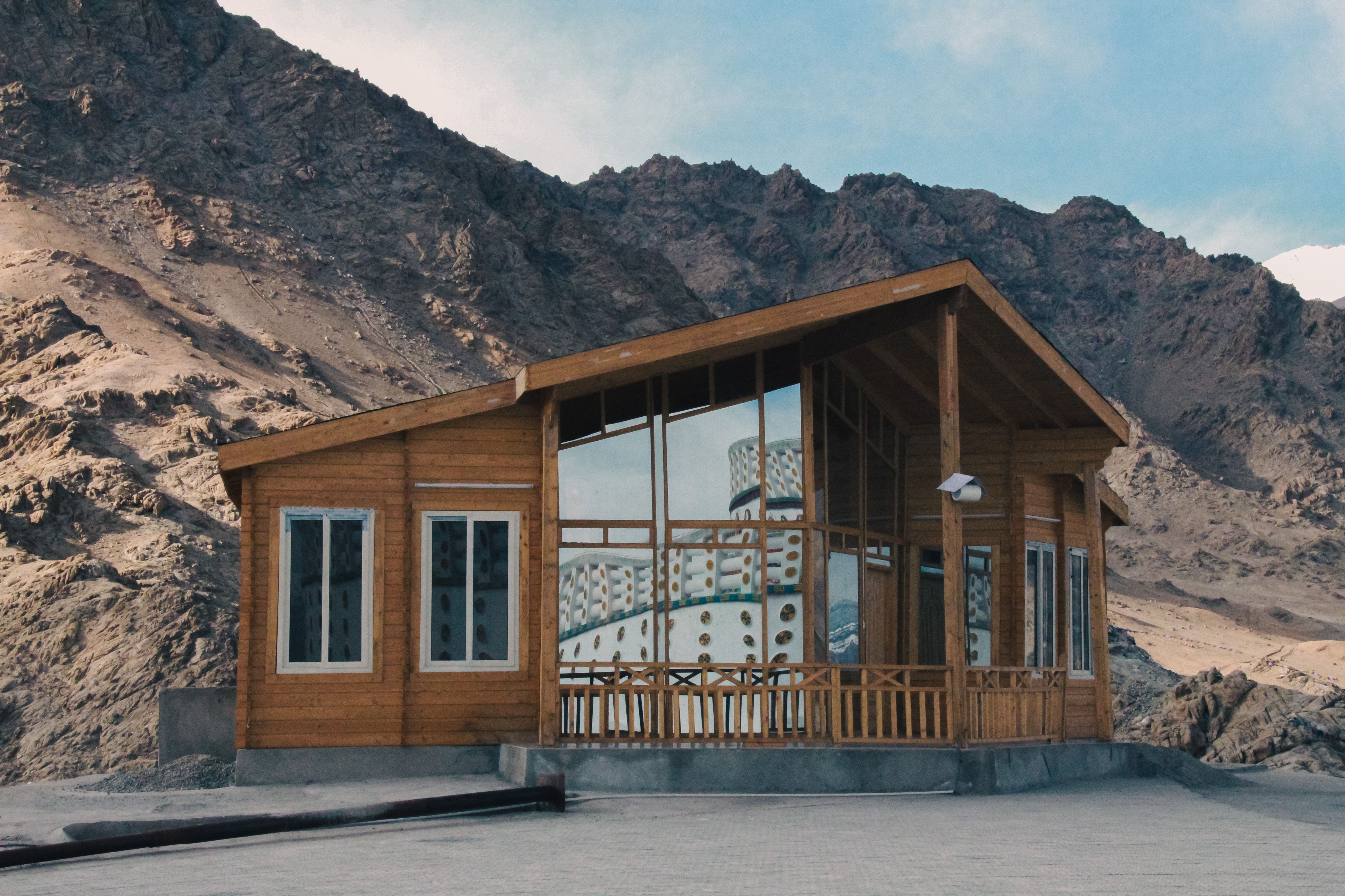 Ridgeline Cabin exterior — photo by Tapas S on Pexels