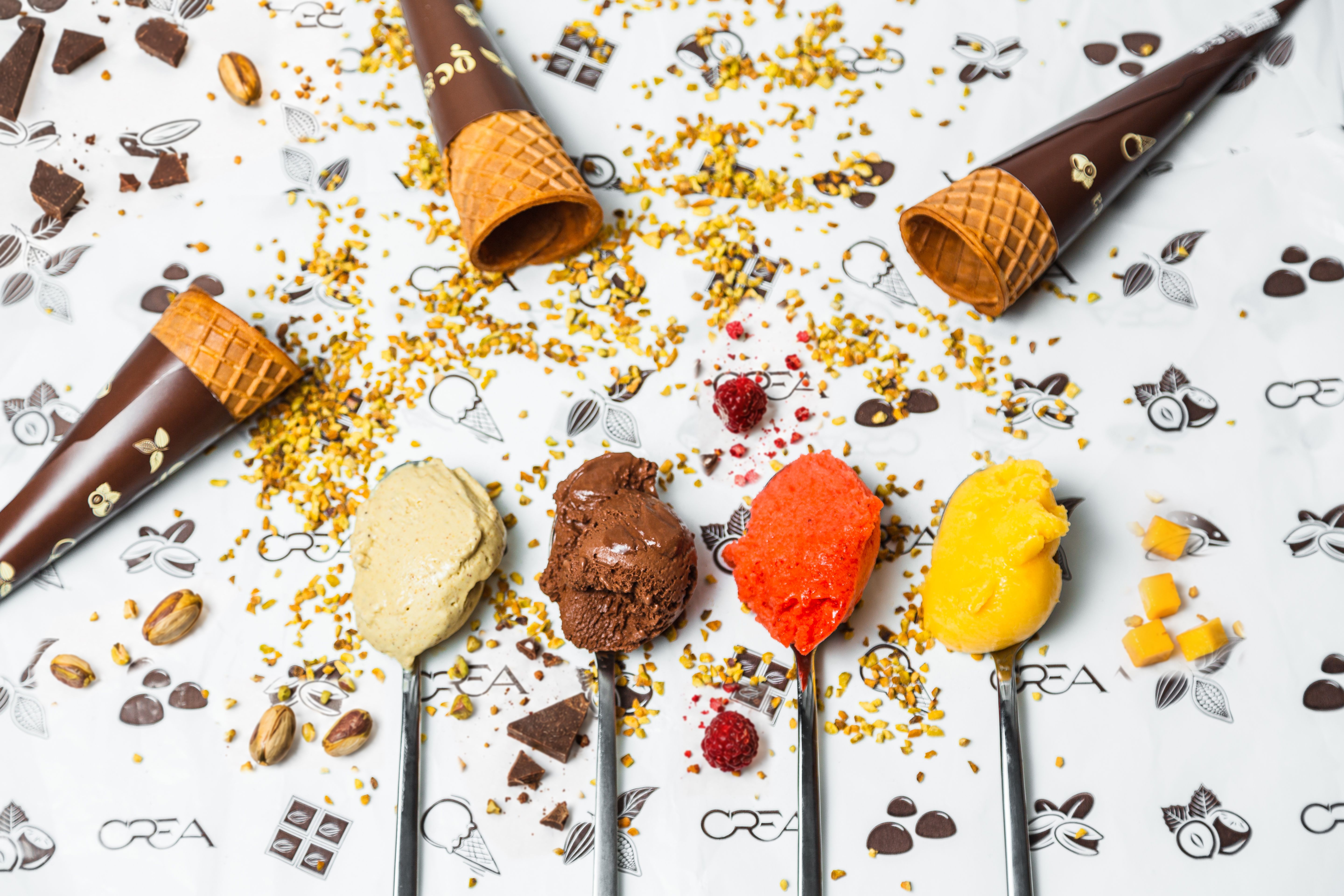 Gelato artigianale in cono estate italiana