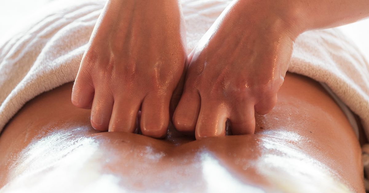 Close-up of hands performing a deep tissue massage, emphasizing relaxation and wellness. - Evidence evidence guide for sesame oil skin health randomized trial
