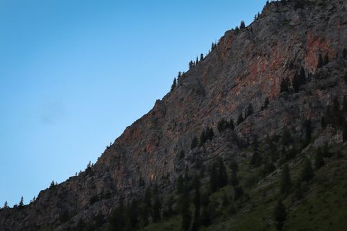 Free A breathtaking view of rugged mountain terrain under a clear blue sky, perfect for adventure seekers. Stock Photo