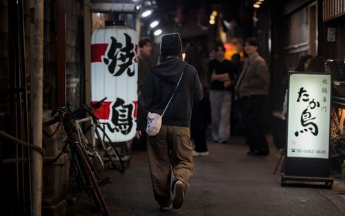 Free Explore the vibrant nightlife of Tenma District in Osaka under the glow of traditional lanterns and bustling streets. Stock Photo