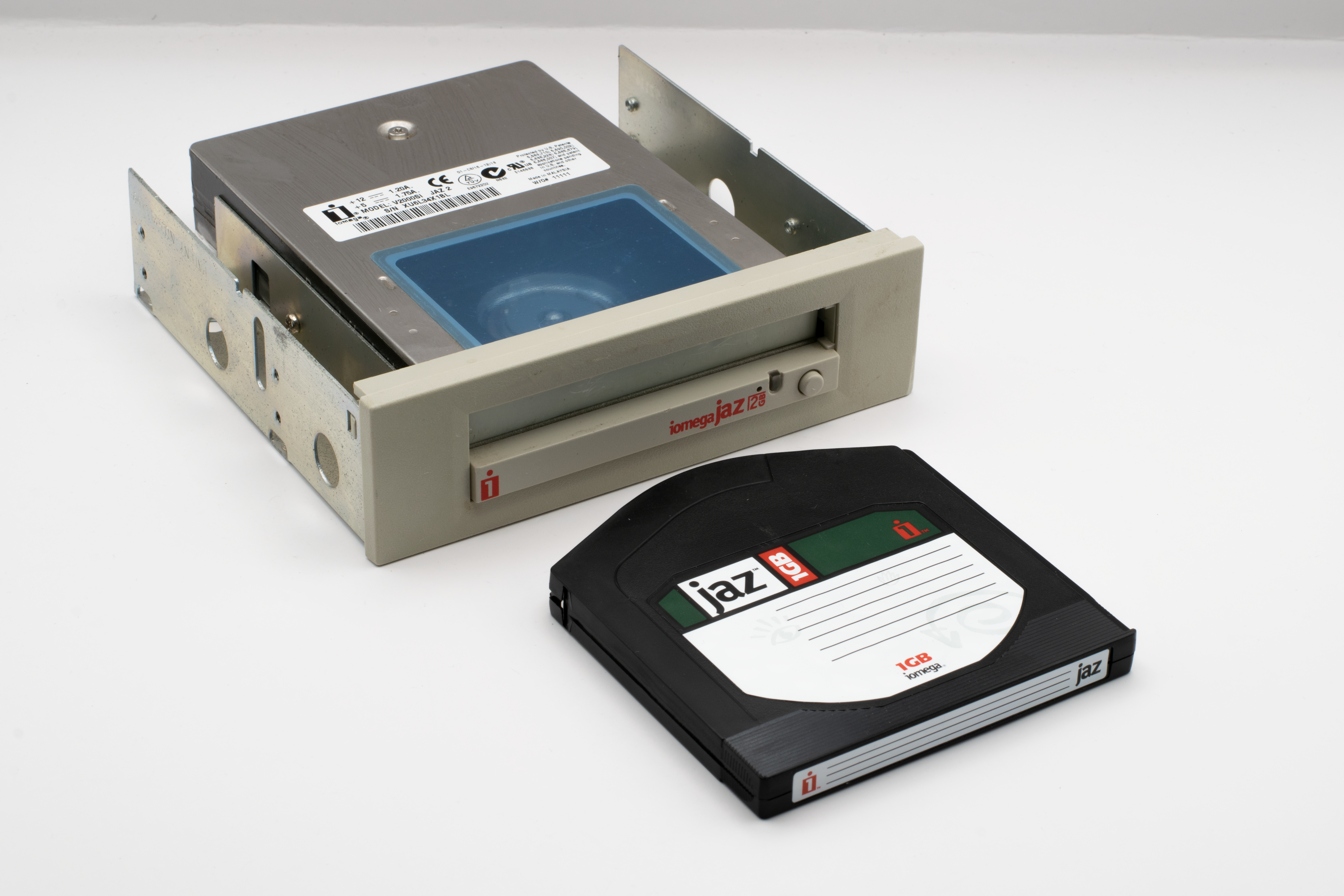 Retro Iomega Jaz drive and 1GB disk, highlighting vintage data storage technology.