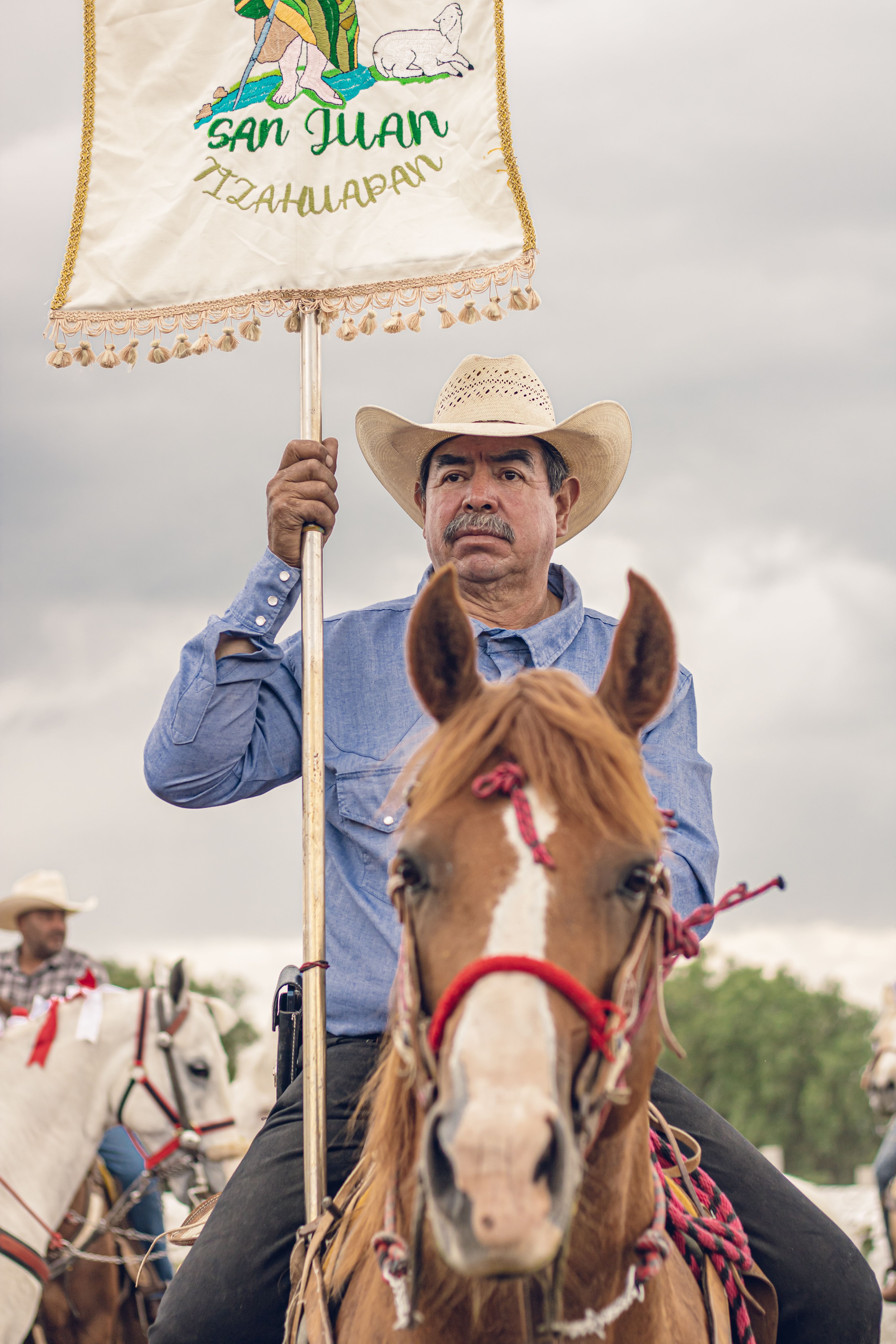 A Mexican cowboy proudly parading on horseback in Pachuca de Soto, Hidalgo, showcasing equestrian culture.