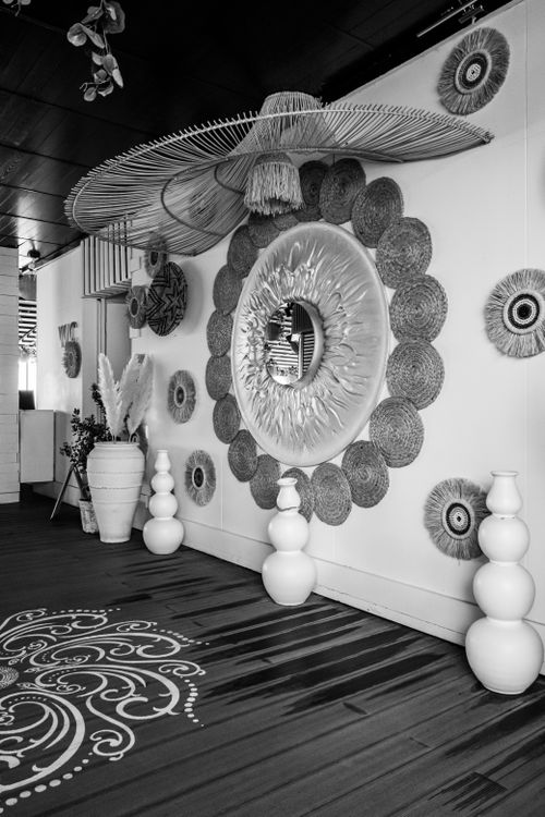Free Monochrome view of an artfully decorated wall with abstract designs and textured elements. Stock Photo