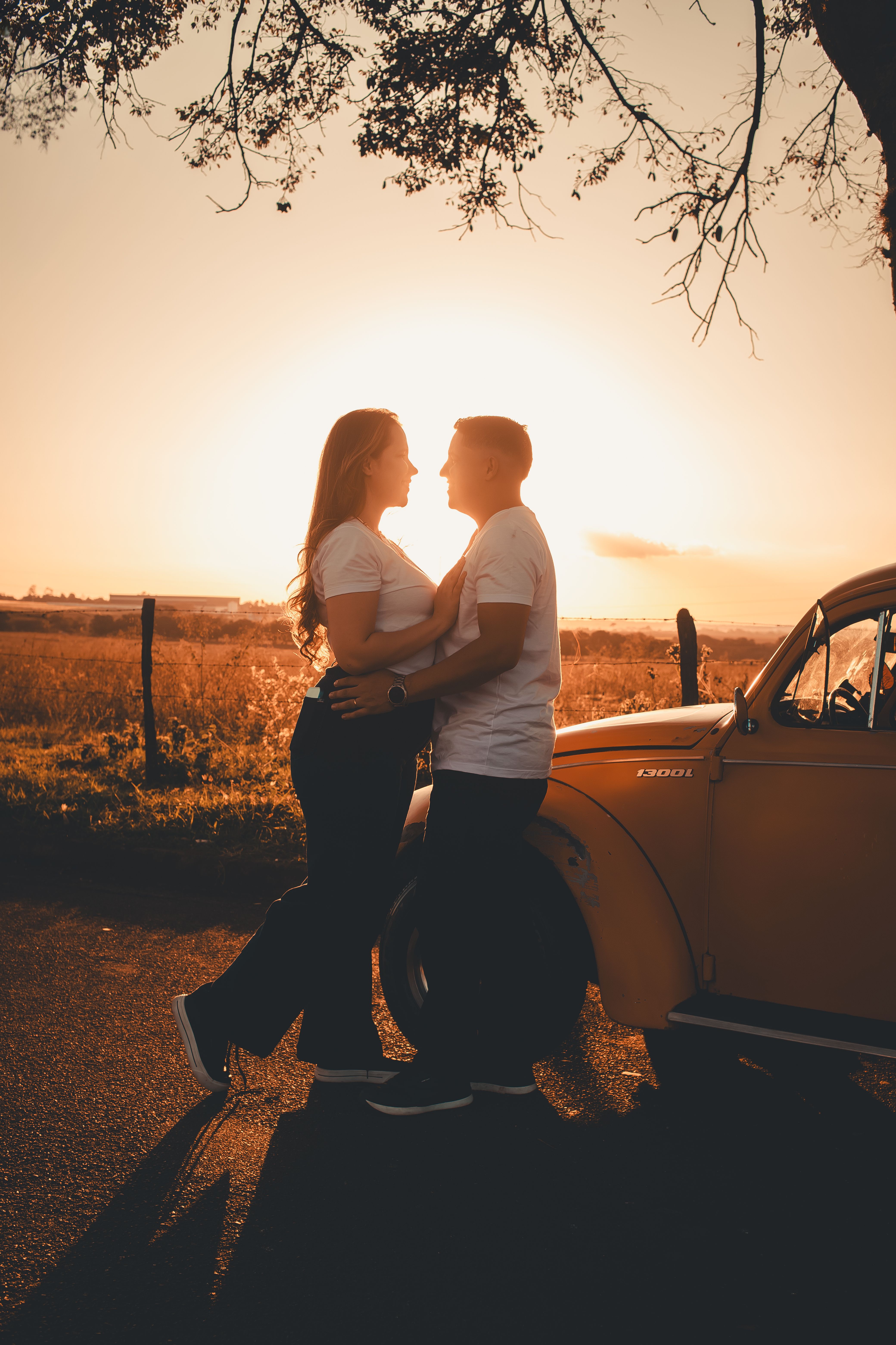 Online dating: starting a conversation on a niche platform