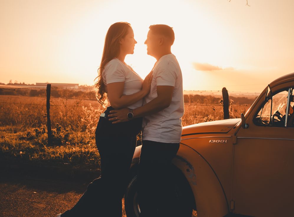 Online dating: starting a conversation on a niche platform