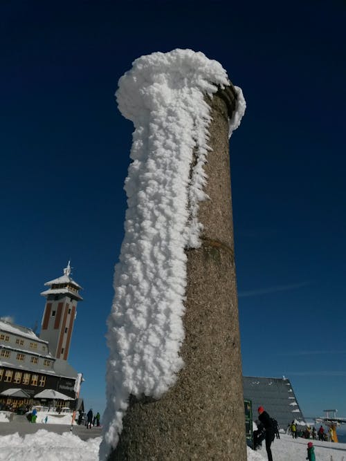 Photos gratuites de ciel bleu, le froid hivernal, neige