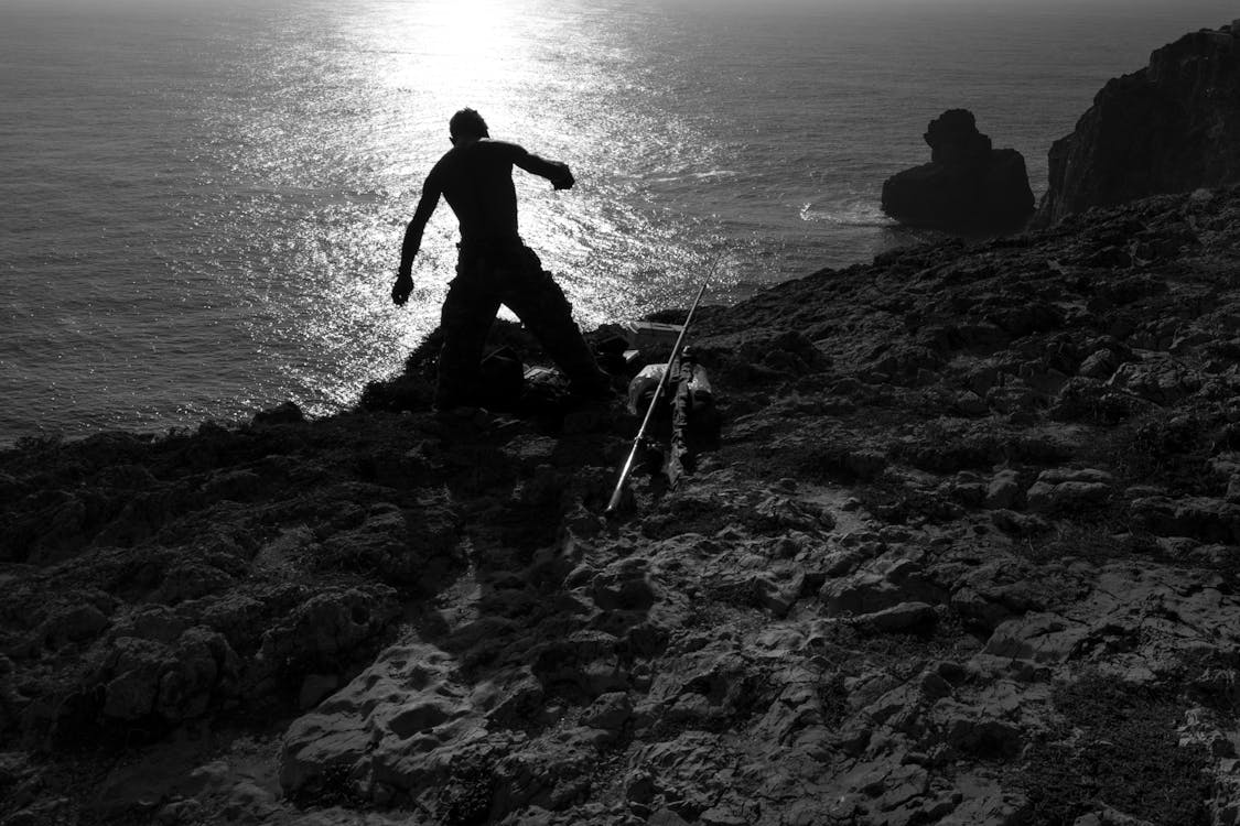 De franc Foto d'estoc gratuïta de blanc i negre, home, pescador Foto d'estoc