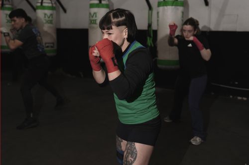 Free Group of women training in a boxing gym in Buenos Aires, showcasing focus and teamwork. Stock Photo